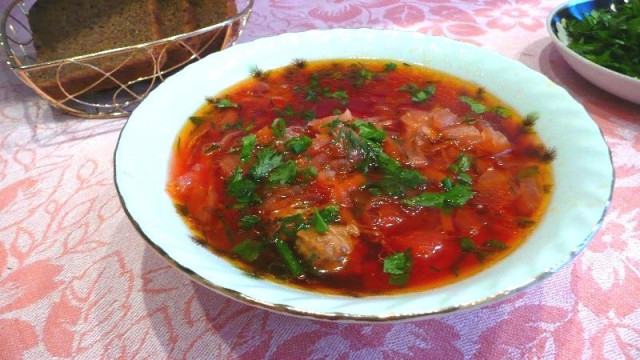 Beetroot and cabbage soup on stew