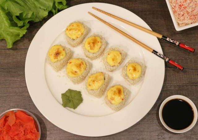 Baked salmon rolls, crab meat and cucumber