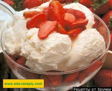 Mascarpone cheese with sour cream and milk