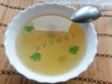 Transparent fish giblet broth