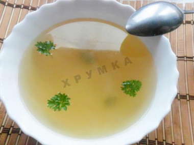 Transparent fish giblet broth