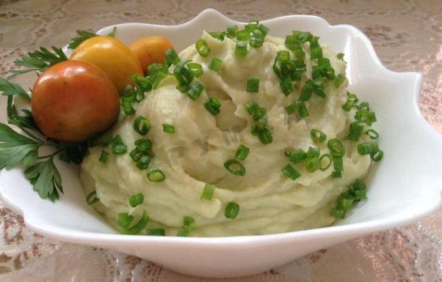 Mashed milk with cauliflower cheese