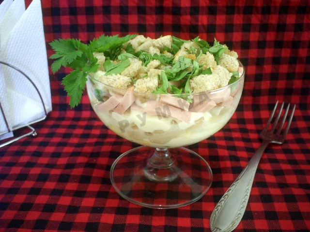 Canned red bean salad, crackers, sausage