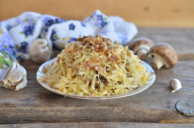 Chicken salad with mushrooms and walnuts