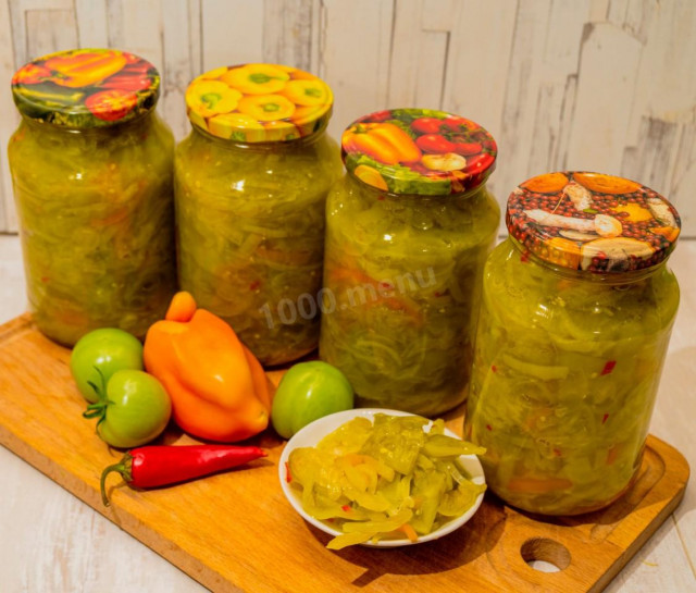 Green tomato salad with bell pepper for winter