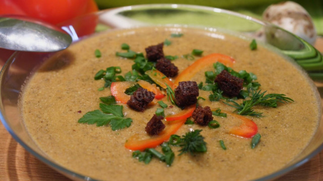 Mushroom mushroom soup with sour cream