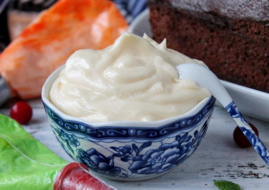 Cream for sour cream and condensed milk cake