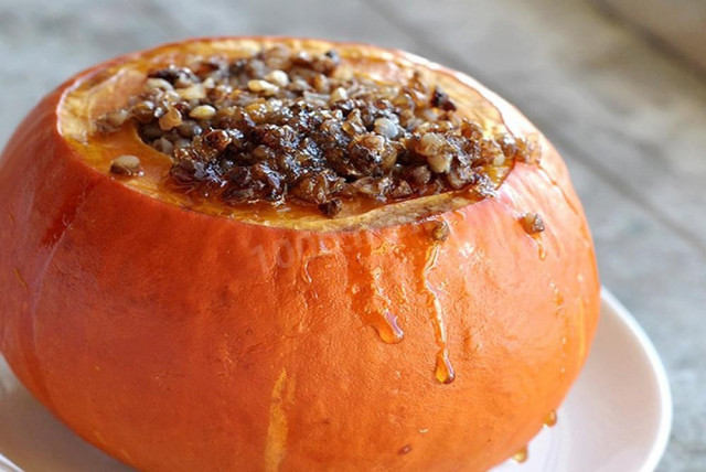 Porridge in a pumpkin in the microwave