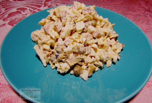 Salad with Peking cabbage and smoked meat