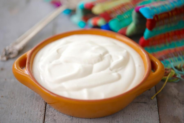 Homemade sour cream from cream