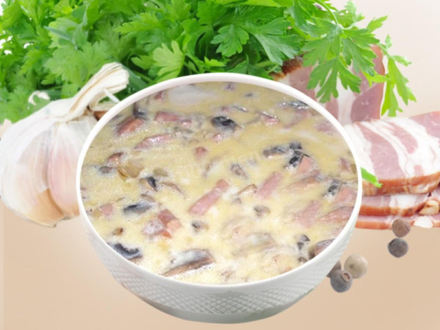 Creamy sauce with mushrooms and ham