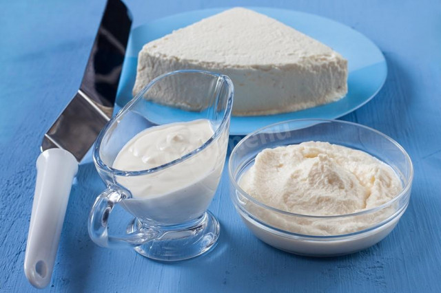 Mascarpone cream for cake with rum and cream