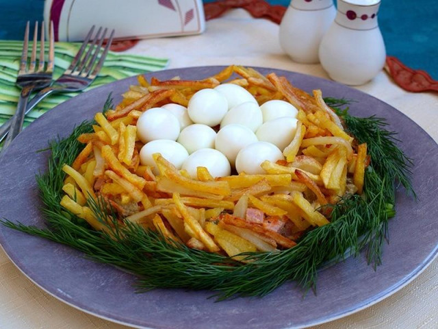 Grouse's nest salad with ham