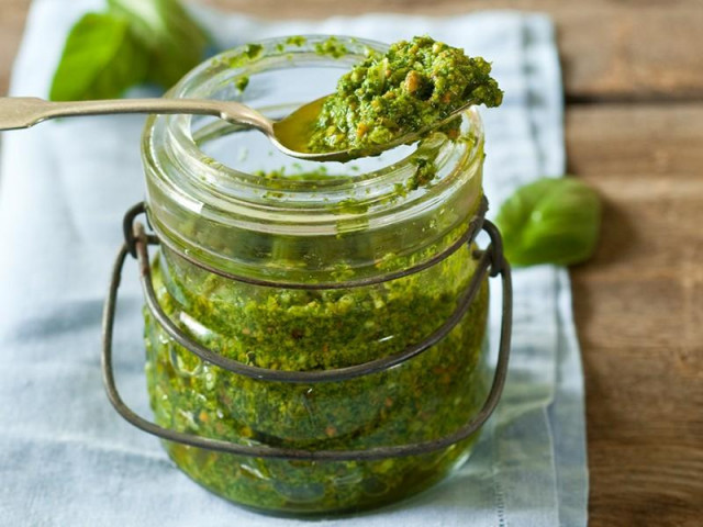 Basil pesto