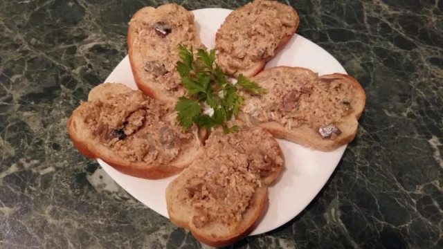 Smoked mackerel and walnuts pate