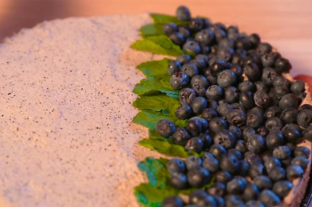 Cake with dates and blueberries without flour and sugar