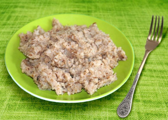 Porridge from crushed buckwheat with semolina