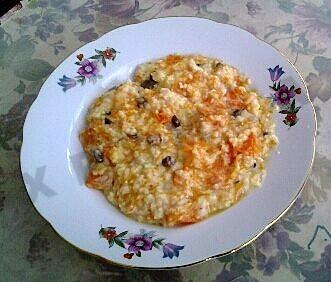 Millet porridge with pumpkin and raisins