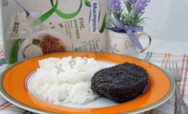 Fish in poppy seeds with tender rice