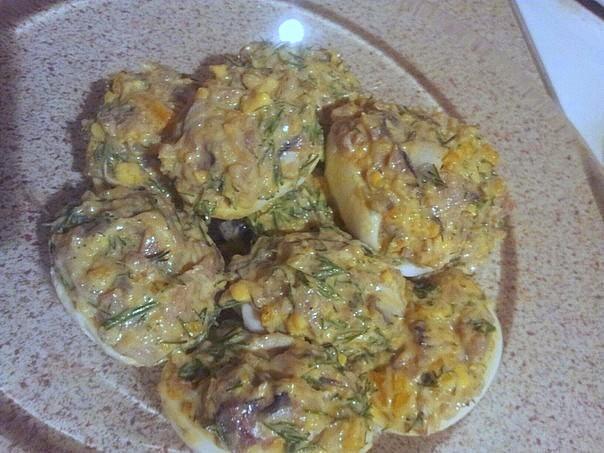 Stuffed eggs with sprat