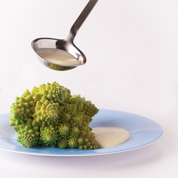 Romanesco cauliflower with cheese sauce