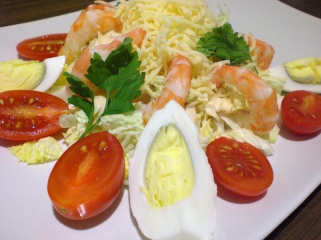 Shrimp salad tomatoes Peking cabbage