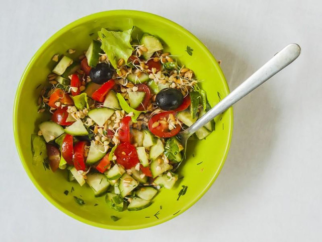 Salad with sprouts and cherry tomatoes