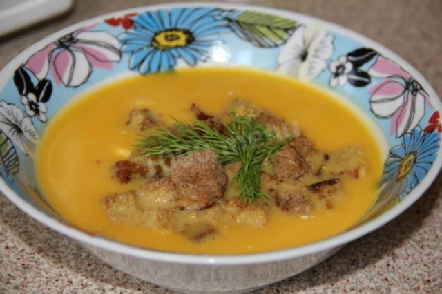 Pumpkin puree soup with milk