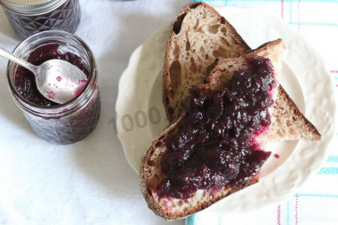 Blueberry jam without cooking