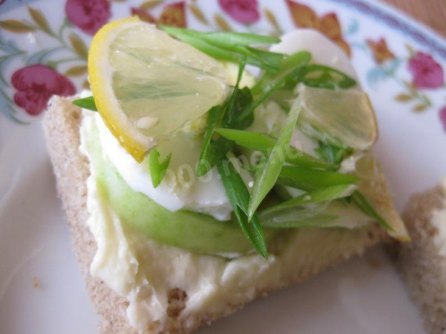 Mini sandwiches with black bread