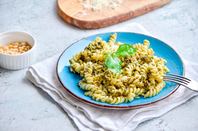 Pasta with pesto sauce