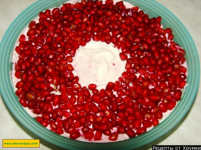 Pomegranate bracelet salad with meat