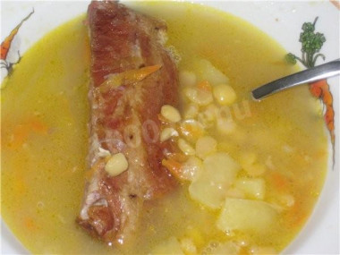 Pea soup with smoked pork ribs in bone broth