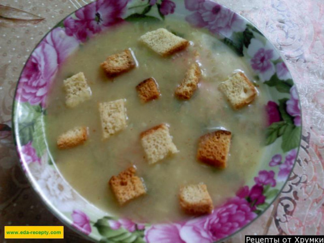 Potato puree soup with Japanese croutons