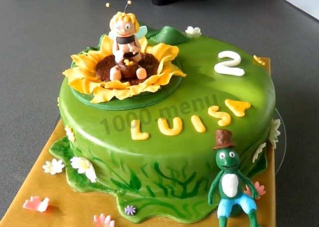 Maya Bee cake made of mastic