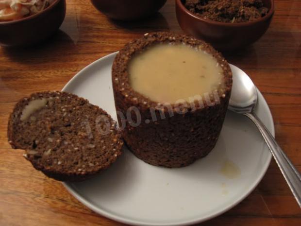 Bread soup with apples