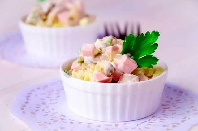 Salad with green peas and pickles