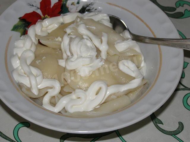 Dumplings with sour cream