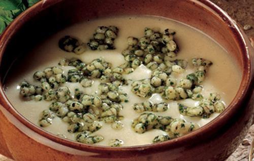 Bean soup with pearl barley