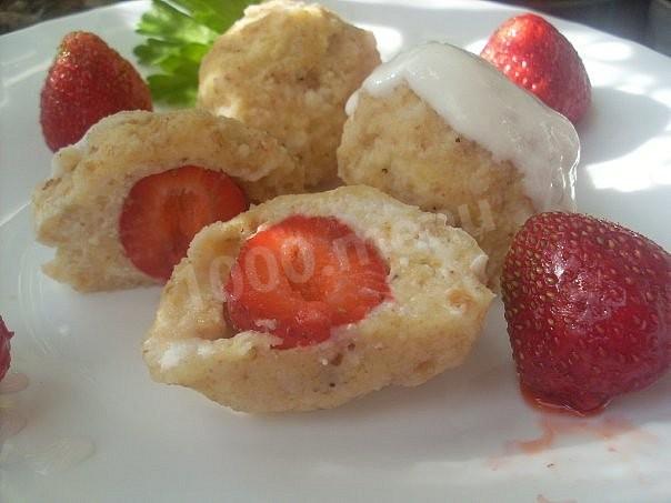 Dumplings with strawberries