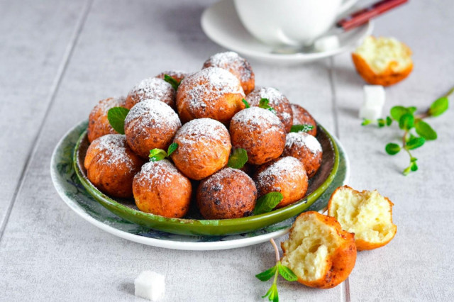 Cottage cheese balls fried in oil