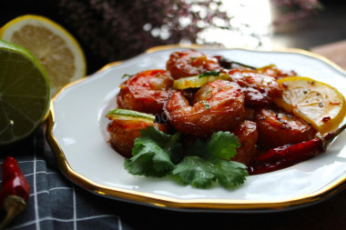 Fried shrimp with garlic in soy sauce in a frying pan