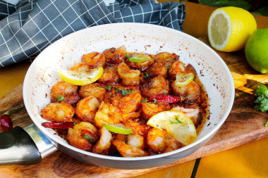 Fried shrimp with garlic in soy sauce in a frying pan