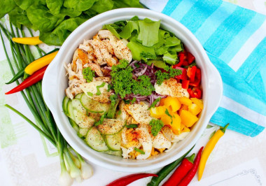 Salad with fried chicken