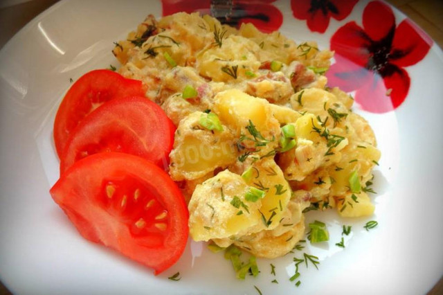 Fried potatoes with kefir in a frying pan