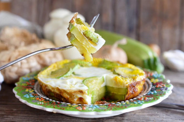 Fried zucchini with egg