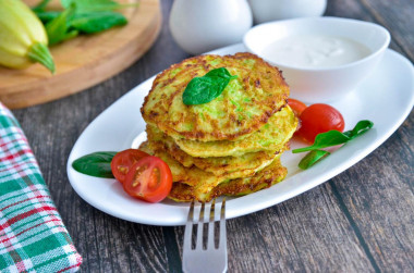 Zucchini pancakes with semolina