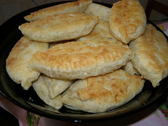 Lean pies with fried potatoes