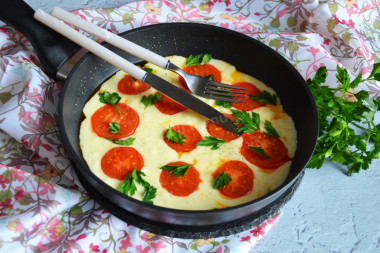 Fried suluguni with tomatoes