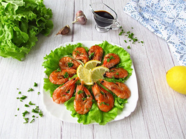 Fried shrimp in soy sauce in a shell